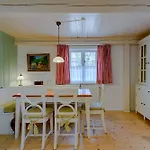 Altes Kapitaenshaus * Nieblum