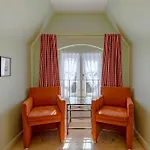 Altes Kapitaenshaus * Nieblum