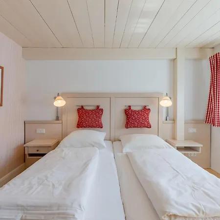 Altes Kapitaenshaus * Niblum